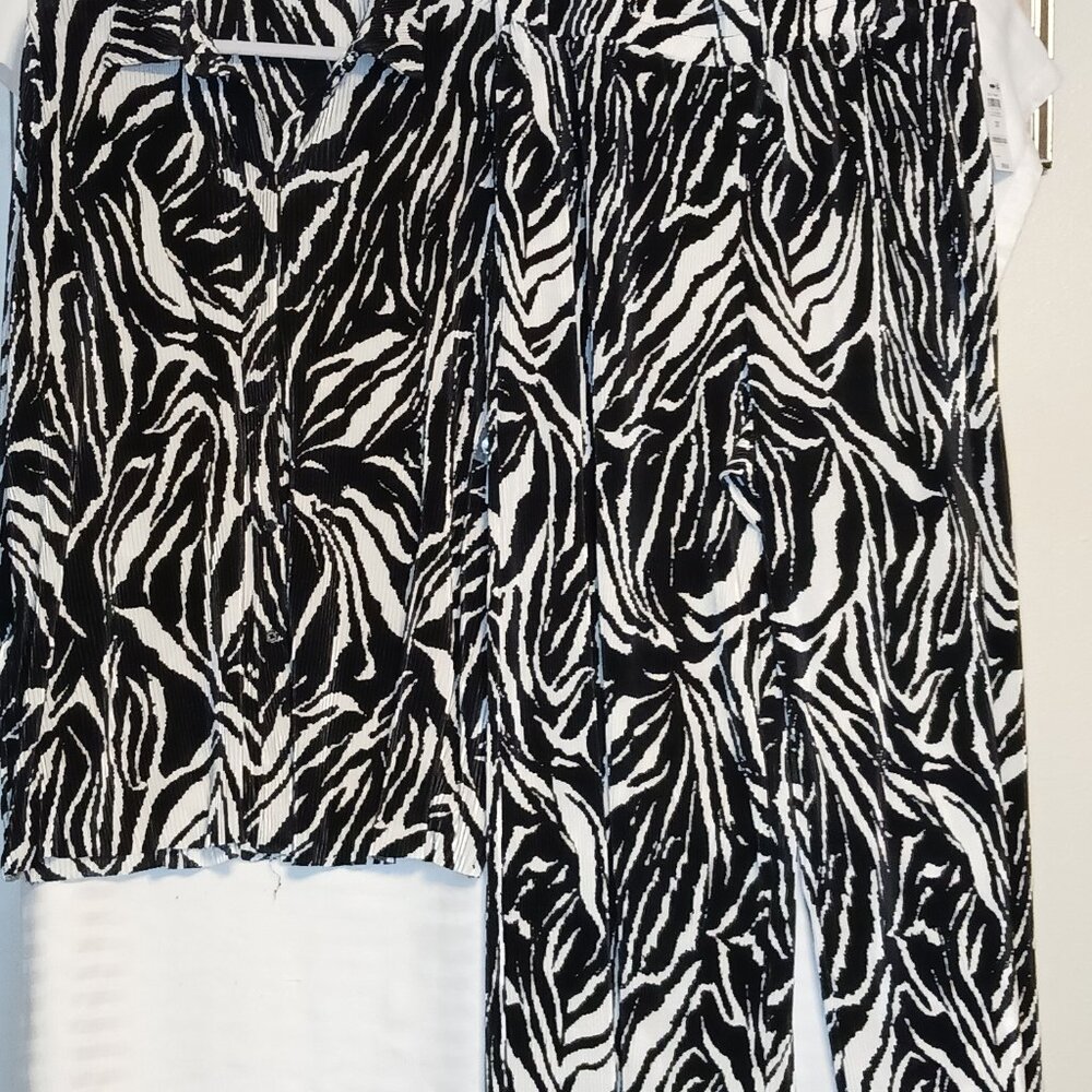 Chelsea Zebra pantsuit sizes 3x  New